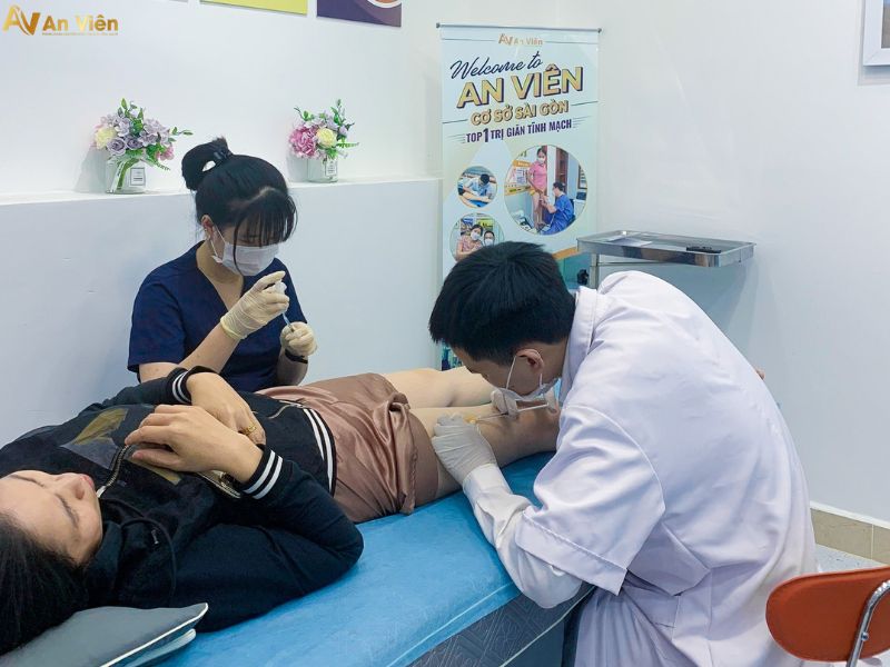 giãn tĩnh mạch chân là gì nên điều trị ở đâu