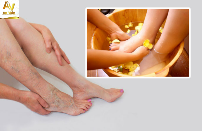 Massage chân nhẹ nhàng