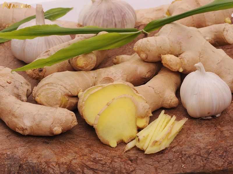 ngâm chân trị suy giãn tĩnh mạch