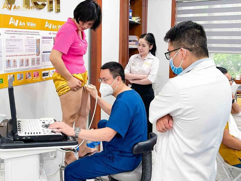 chữa suy giãn tĩnh mạch