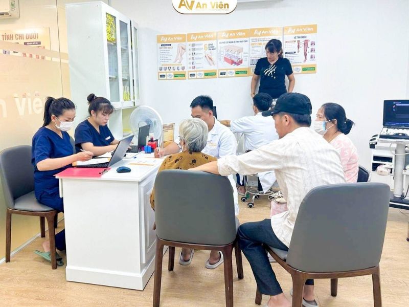 điều trị suy giãn tĩnh mạch chân