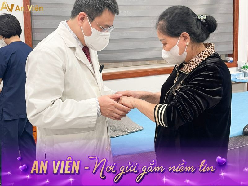 gân tay nổi nhiều phải làm sao