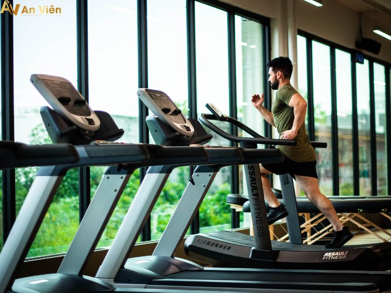 giãn tĩnh mạch có tập gym được không
