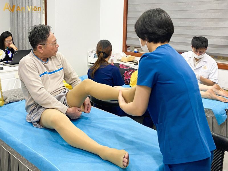Vớ suy giãn tĩnh mạch của Nhật