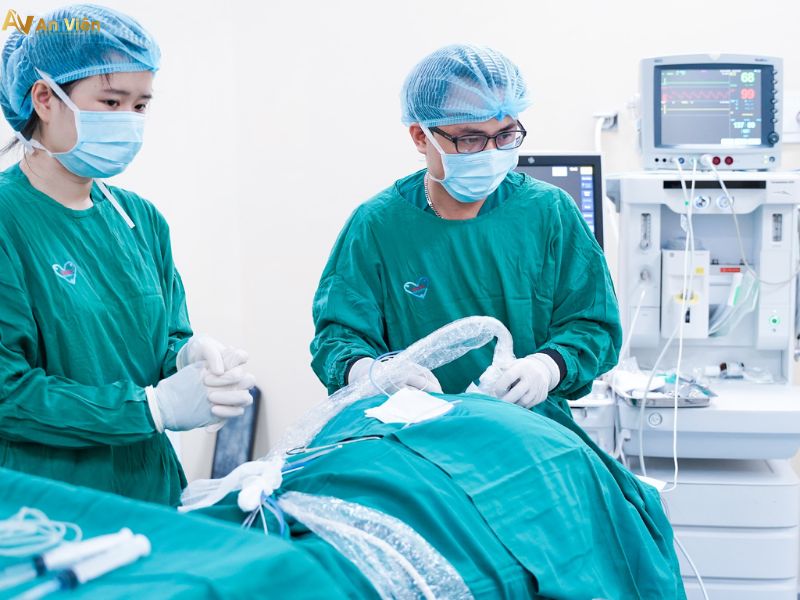 phác đồ điều trị suy giãn tĩnh mạch chân