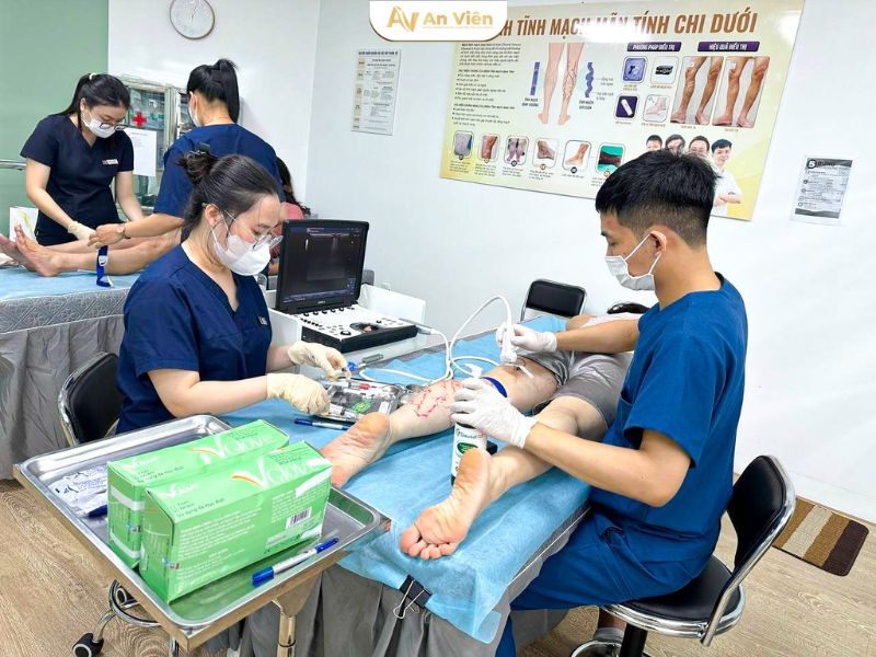 mổ giãn tĩnh mạch chân hết bao nhiêu tiền