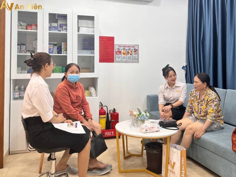 mổ giãn tĩnh mạch chân hết bao nhiêu tiền