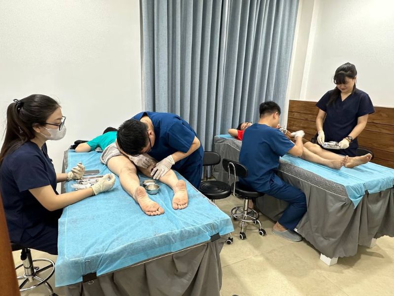 nổi gân máu ở chân