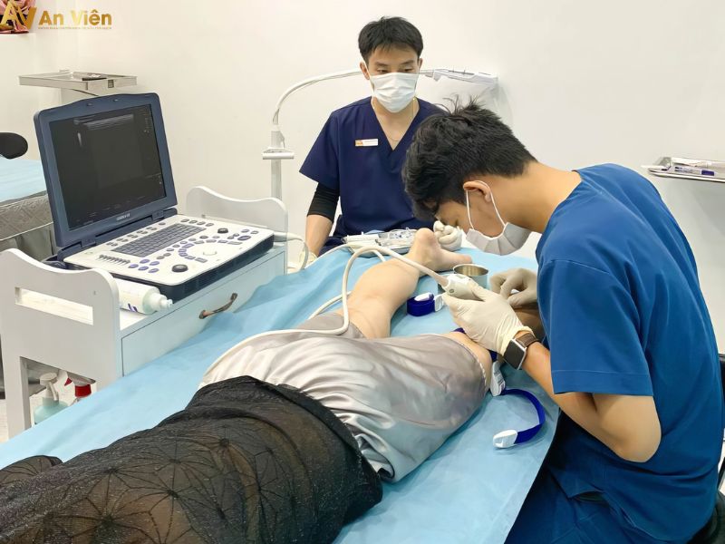 dấu hiệu bị giãn tĩnh mạch chân