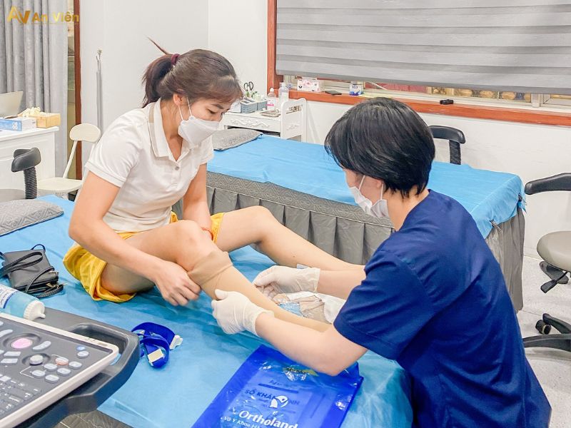 đứng nhiều bị giãn tĩnh mạch chân