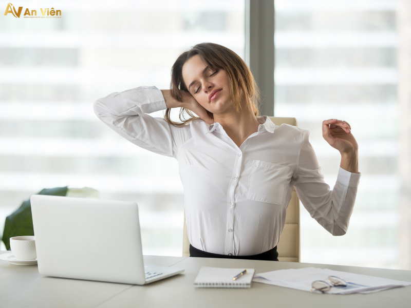 giãn tĩnh mạch chân triệu chứng