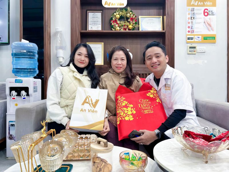 triệu chứng bị giãn tĩnh mạch chân
