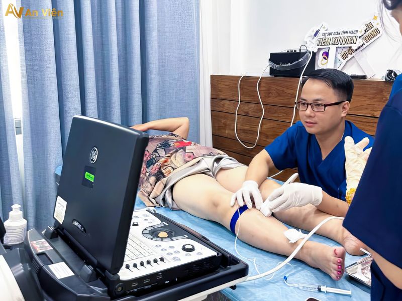 hình ảnh chân bị giãn tĩnh mạch