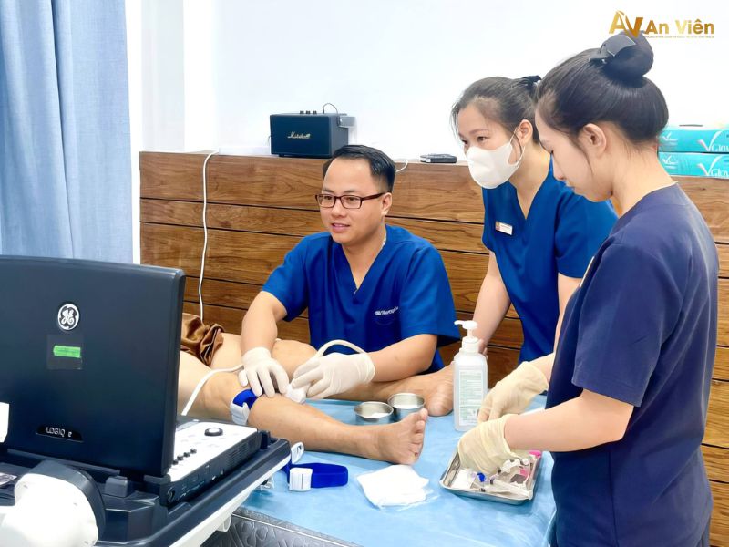 triệu chứng suy tĩnh mạch chi dưới