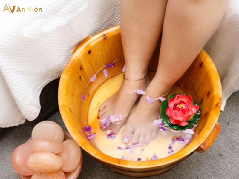 bàn chân bị giãn tĩnh mạch