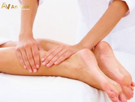 massage giãn tĩnh mạch
