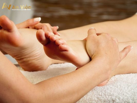 massage giãn tĩnh mạch