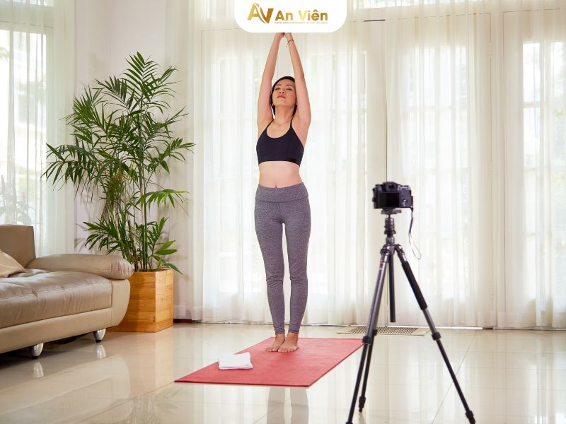 yoga suy giãn tĩnh mạch
