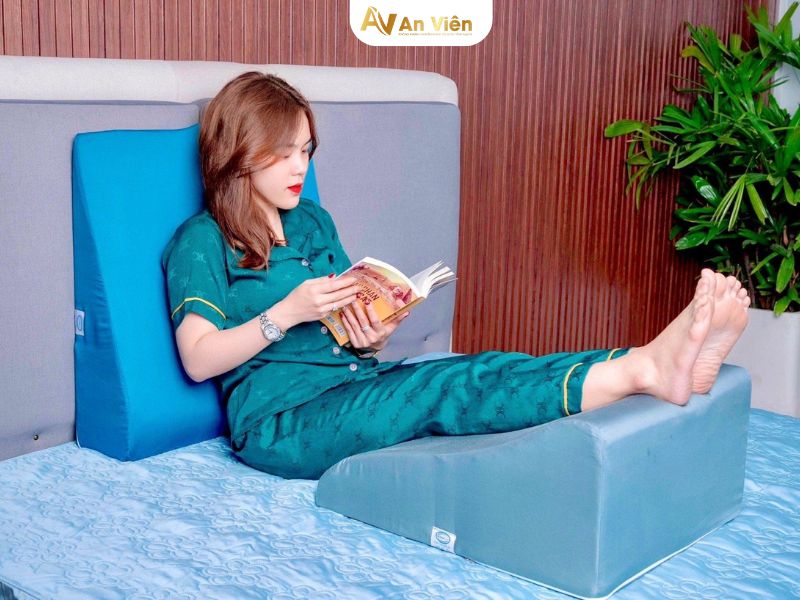 gối suy giãn tĩnh mạch