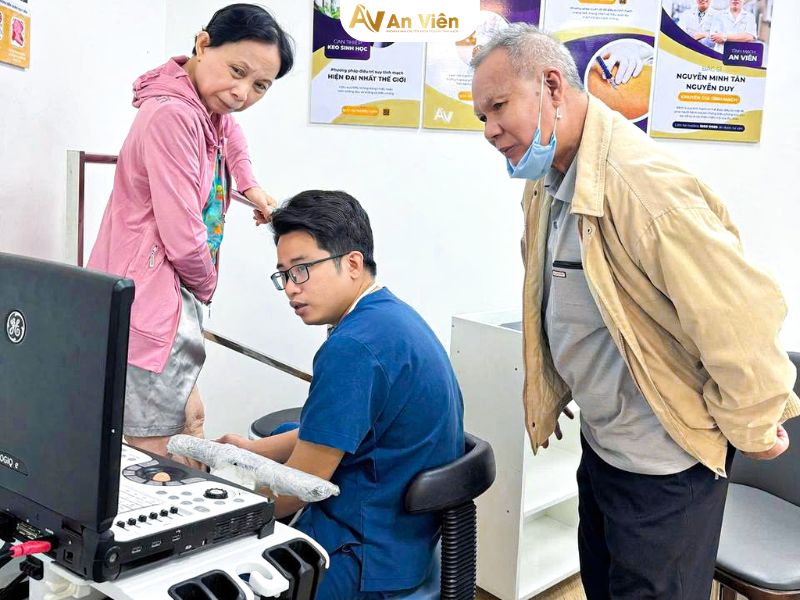 phù chân do suy giãn tĩnh mạch