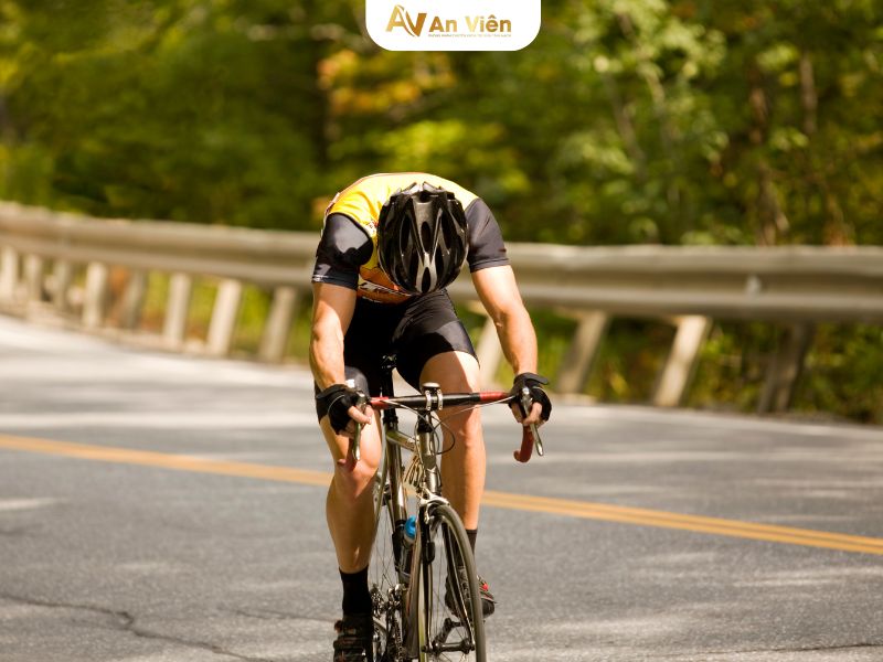 giãn tĩnh mạch có đạp xe đạp được không