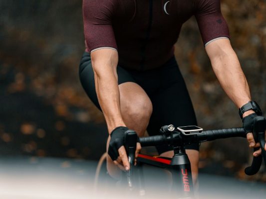 suy giãn tĩnh mạch có nên đạp xe